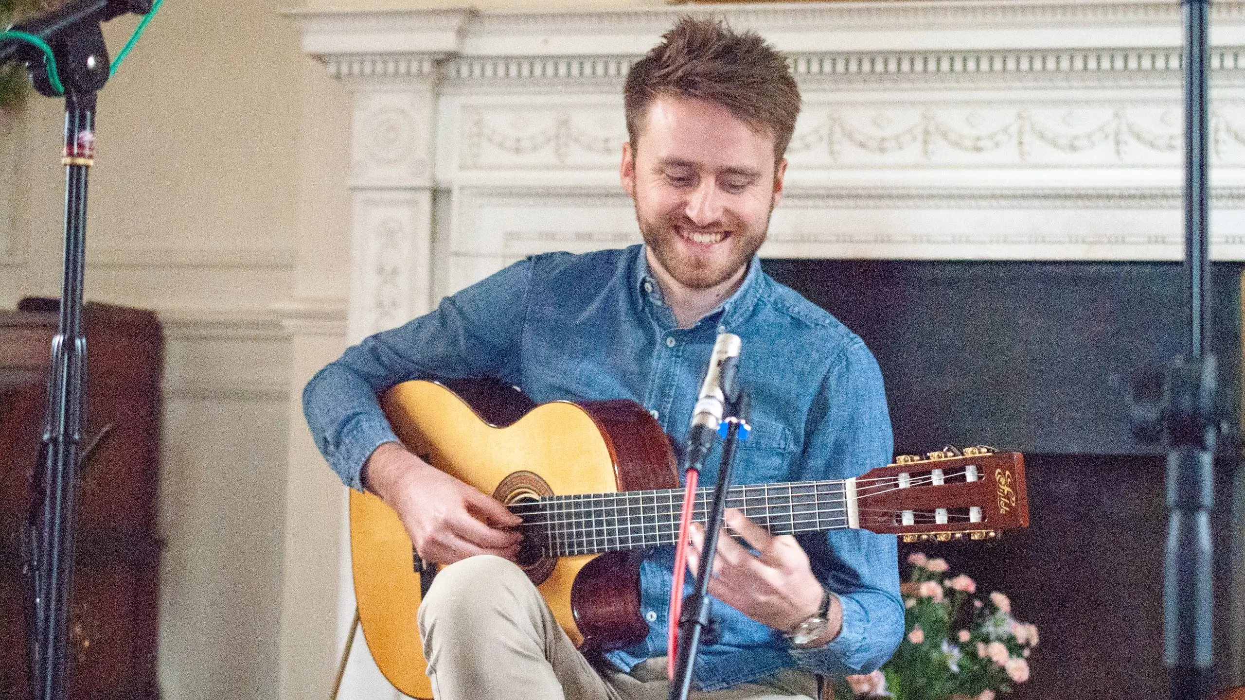 Will McNicol playing a Fylde guitar at soundcheck